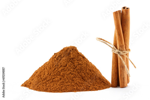 Cinnamon powder and sticks