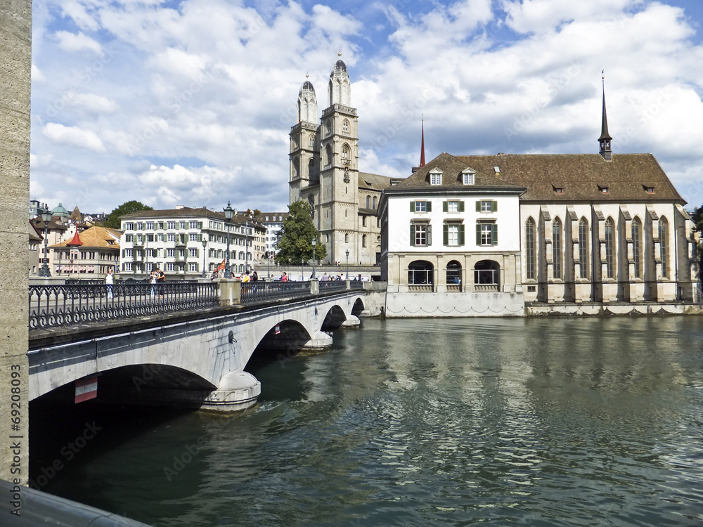 Fototapeta premium Zürich, Münsterbrücke und Großmünster