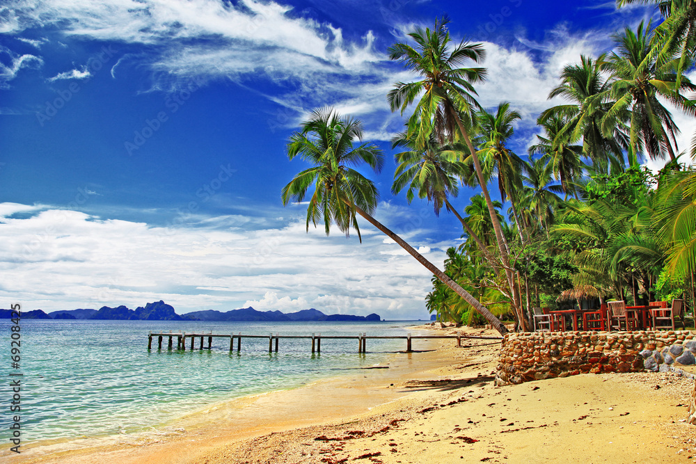peaceful tropical beach scenery