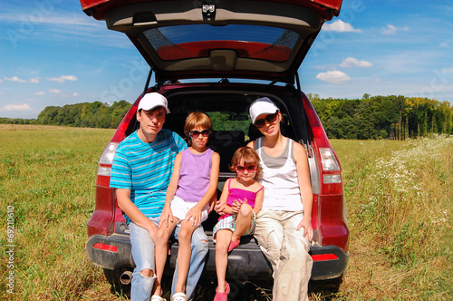 Family car trip on summer vacation, travel with kids © Iuliia Sokolovska