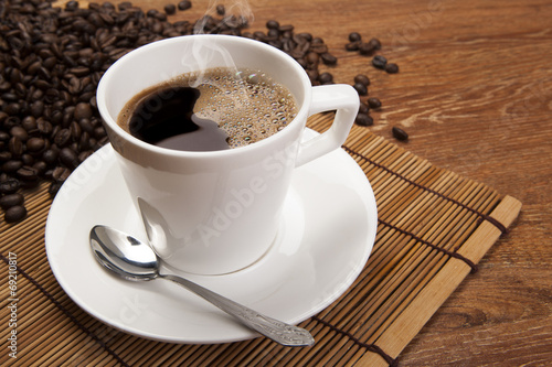 Fototapeta Naklejka Na Ścianę i Meble -  cup of black coffee with roasted coffe beans
