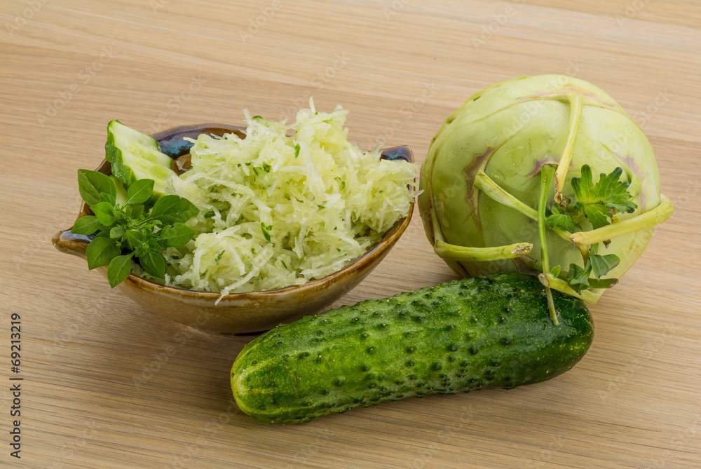 Kohlrabi salad