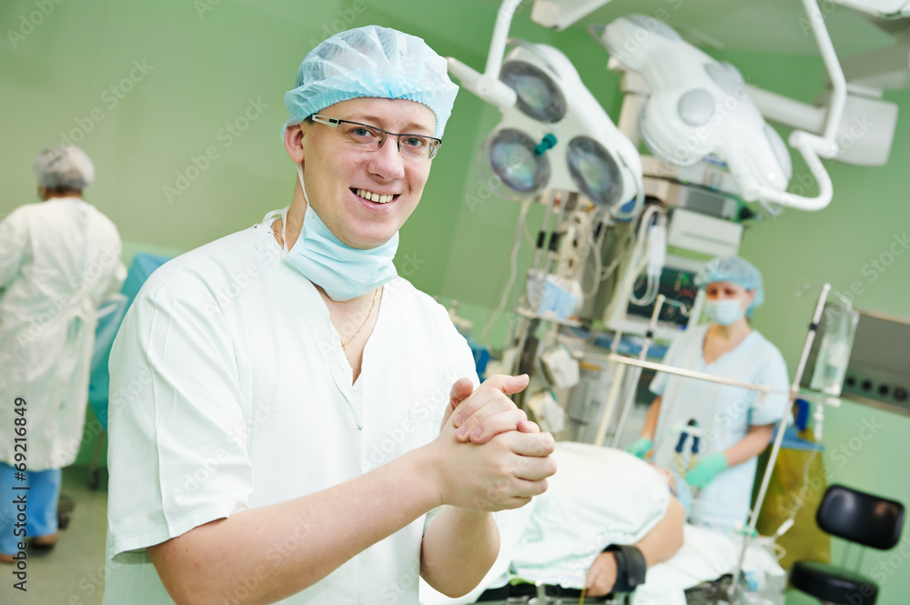 anaesthesiologist doctor at cardiac operation anaesthesiologist doctor at cardiac operation