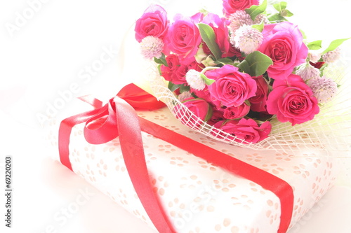 rose bouquet and gift box