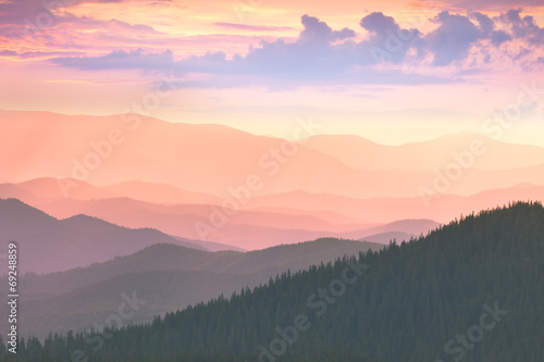Fototapeta Naklejka Na Ścianę i Meble -  Colorful Sunset in the Mountains