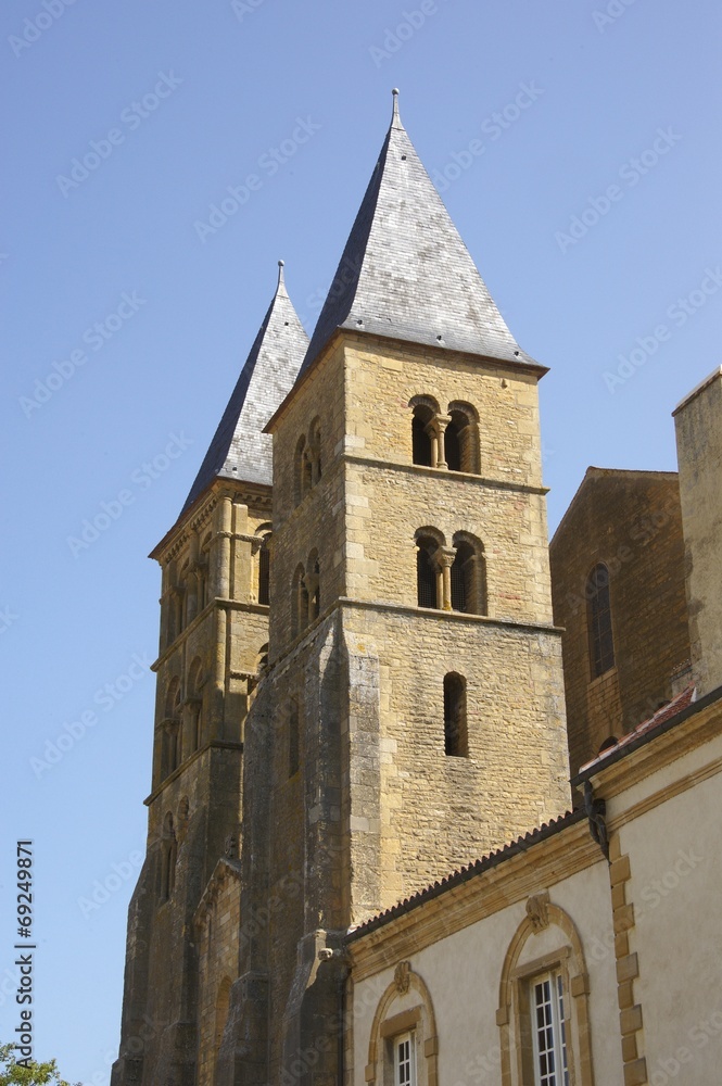 Fototapeta premium abbaye de paray le monial en bourgogne france