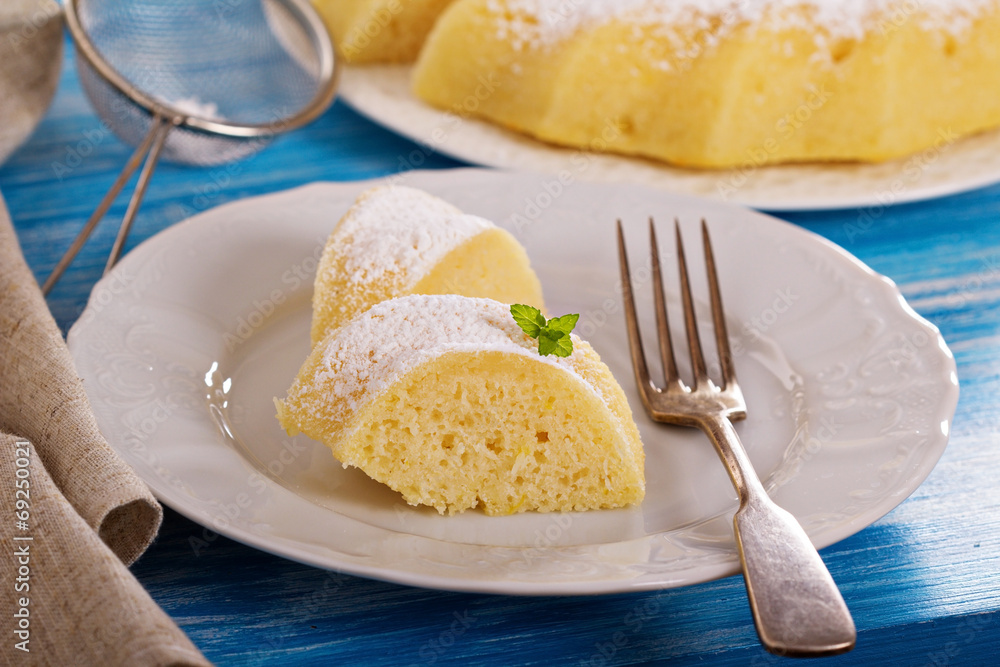 Lemon bundt cake with semolina Lemon bundt cake with semolina