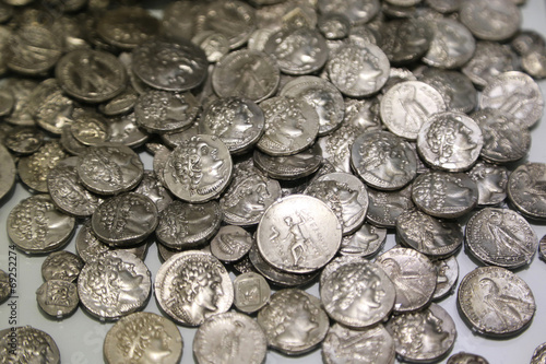 Lot of antique Roman coins.