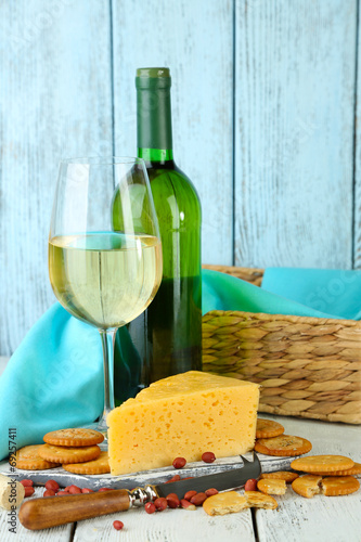 Fototapeta Naklejka Na Ścianę i Meble -  Wine, cheese and crackers on wooden table close-up
