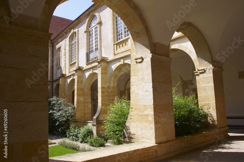 abbaye de paray le monial en bourgogne france