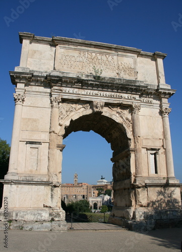 Arc de triomphe de Titus, Rome,Italie © DjiggiBodgi.com
