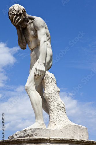 Sculpture in Jardin des Tuileries