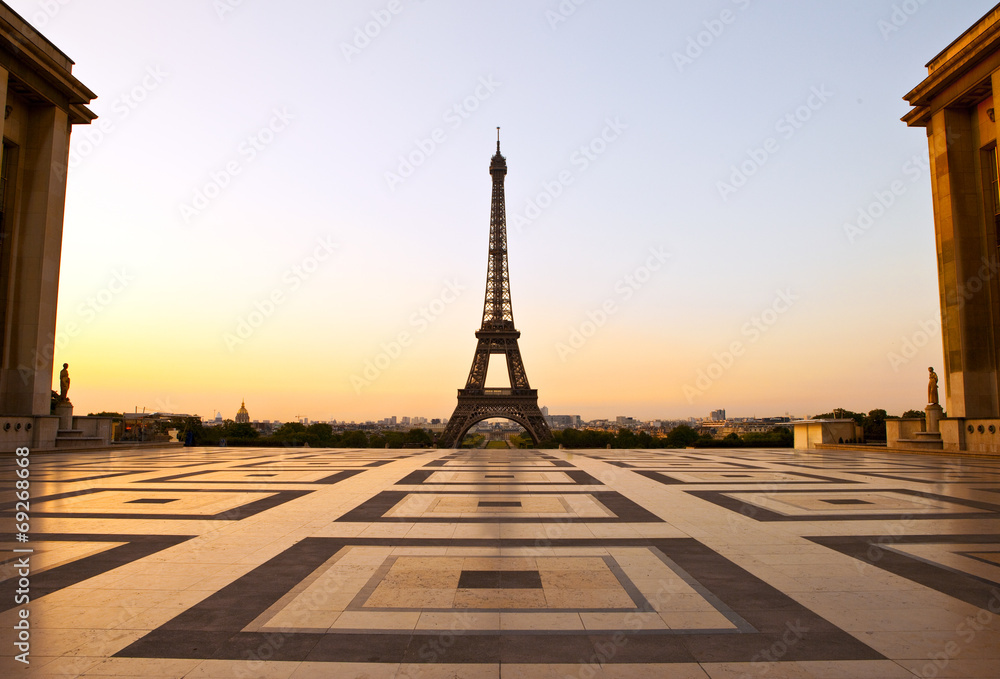 Fototapeta premium Paris Sunrise