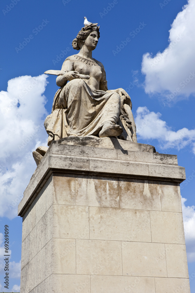 Statue on Pont du Carrousel in Paris