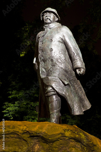 Georges Clemenceau Statue in Paris photo