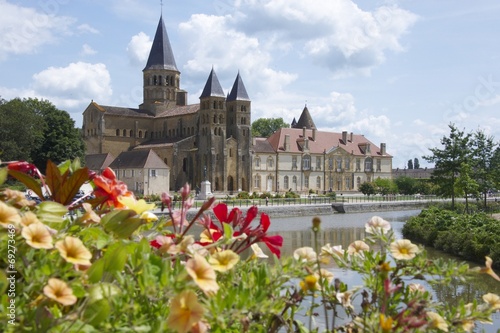 abbaye de paray le monial en bourgogne france