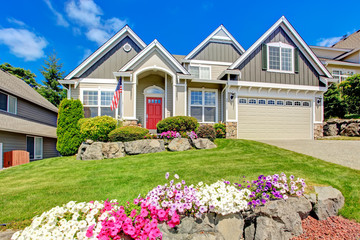 Rideaux Beige American house with beautiful landscape and vivid flowers  © Iriana Shiyan