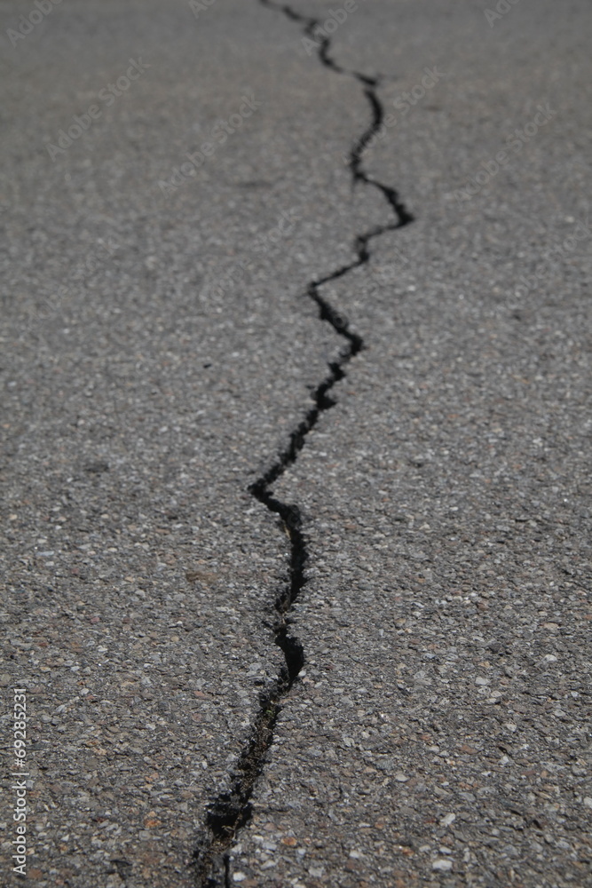 Obraz premium crack tarmac road