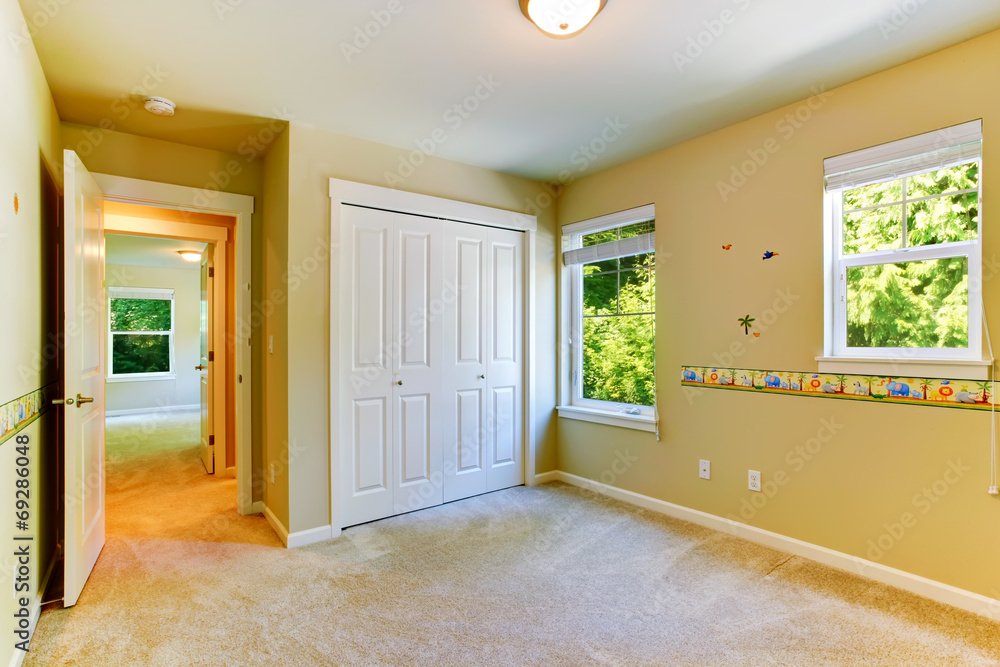 Obraz premium Empty kids room with painted walls