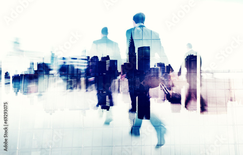 Business People Walking on a City Scape © Rawpixel.com