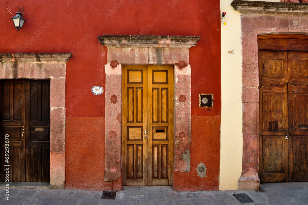 Naklejka premium Three doors with different sizes, San Miguel de Allende, Mexico