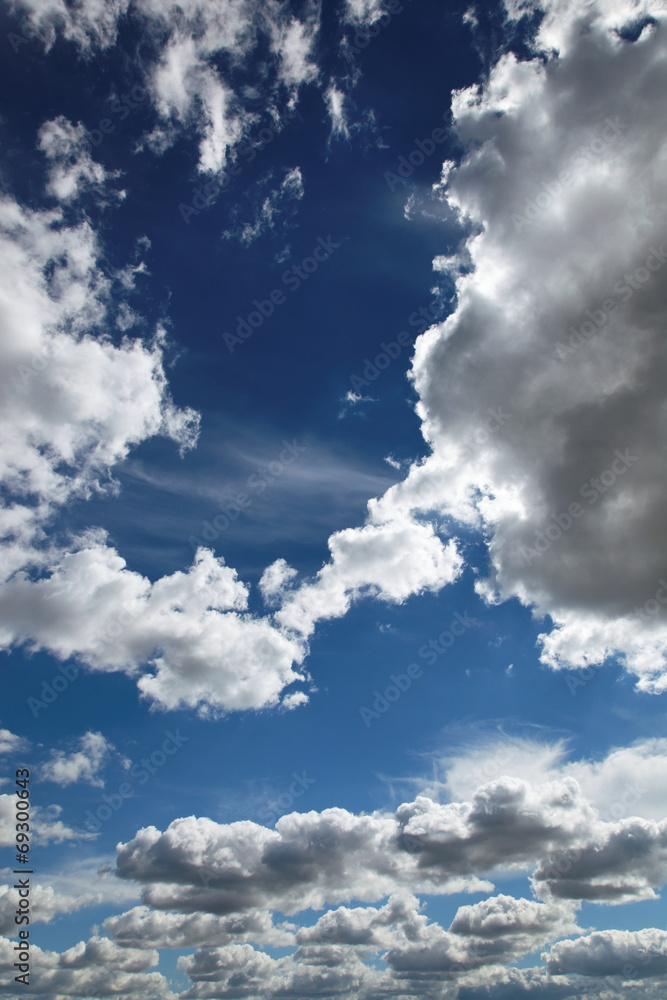 Fototapeta premium Blue sky with white cumulus clouds.
