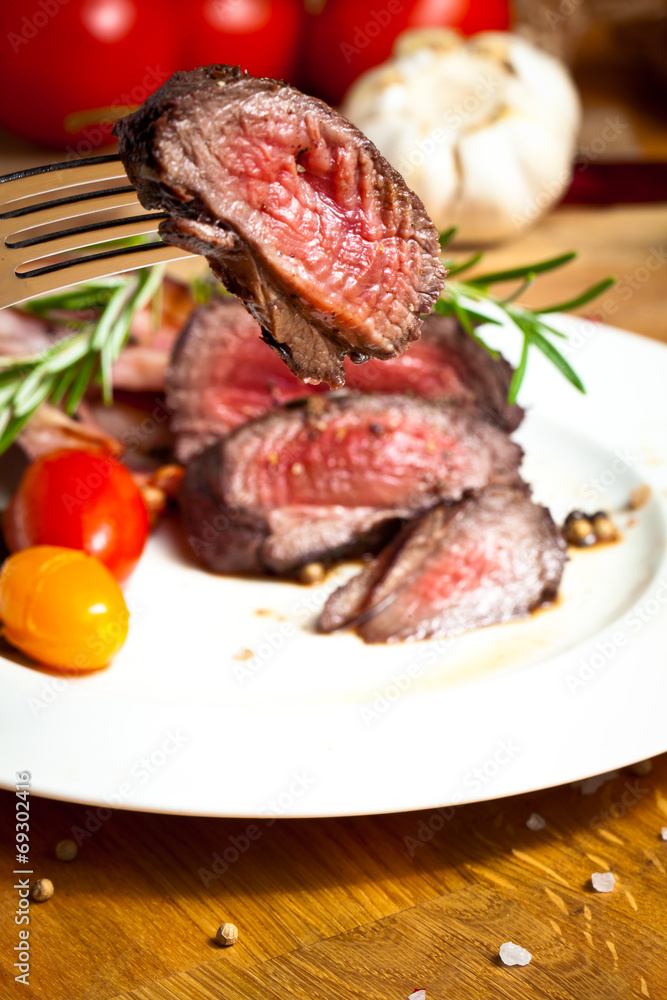 Saftiges steak fleisch auf dem Tisch