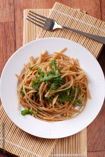 linguine di grano integrale con la rucola