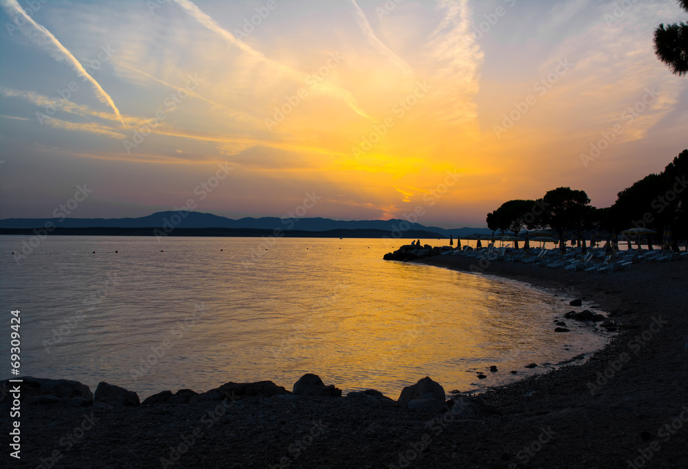 Fototapeta premium Amazing sunset over the beach