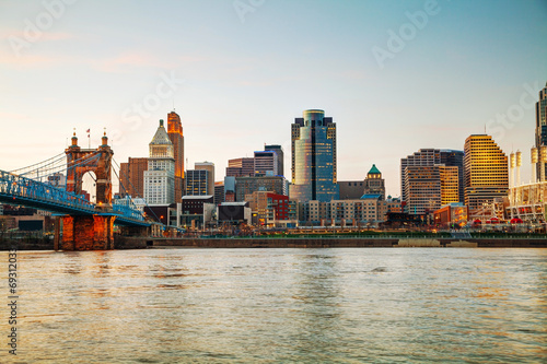 Cuadro en lienzo Cincinnati downtown overview