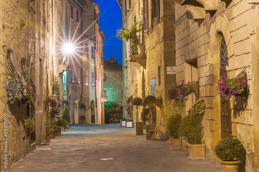 Fototapeta premium The Italian town late at night in Tuscany