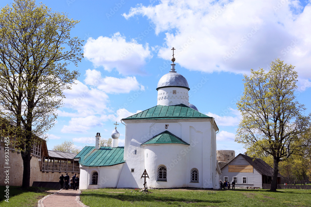 Церковь Сергия Радонежского в Изборской крепости.