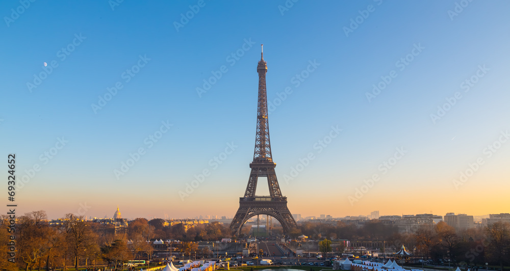 Fototapeta premium Puesta de sol París