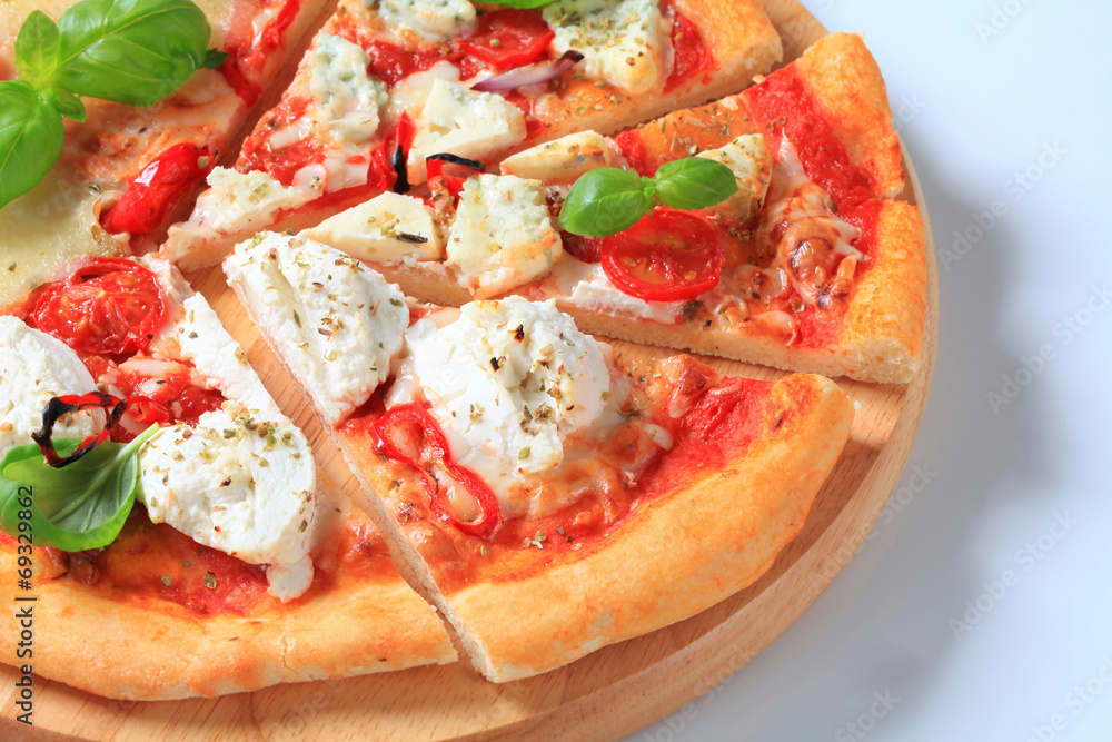 Pizza quattro formaggi Pizza quattro formaggi