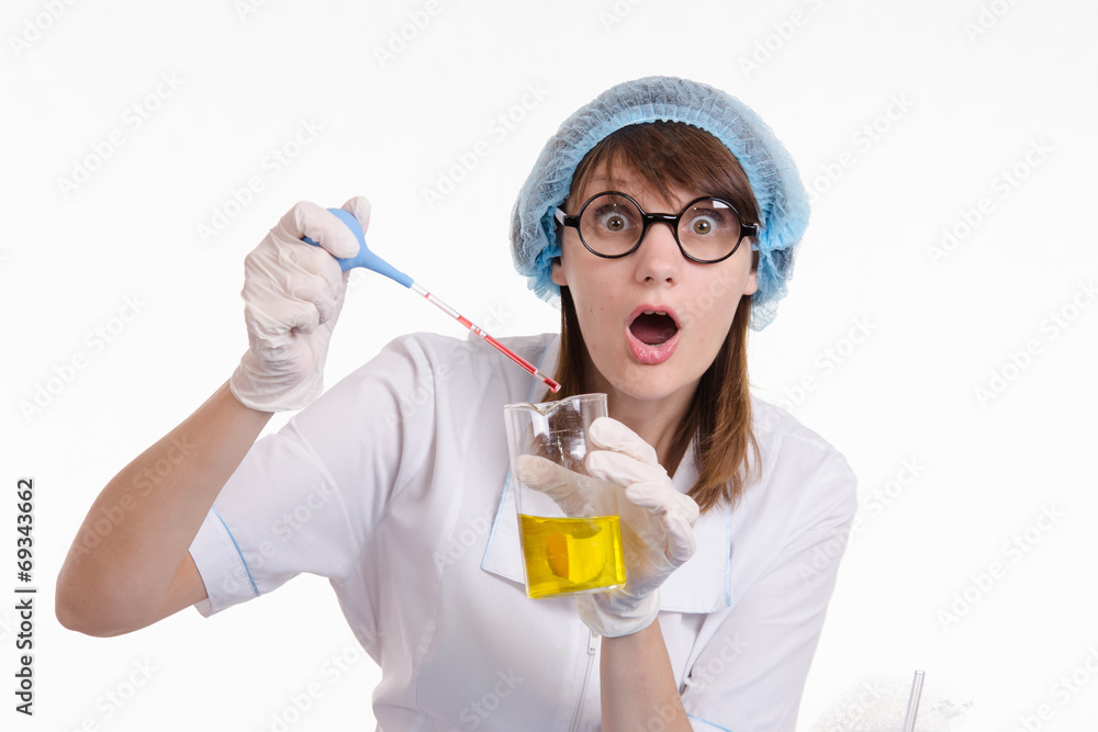 Chemist made a mistake when choosing reagents Chemist made a mistake when choosing reagents