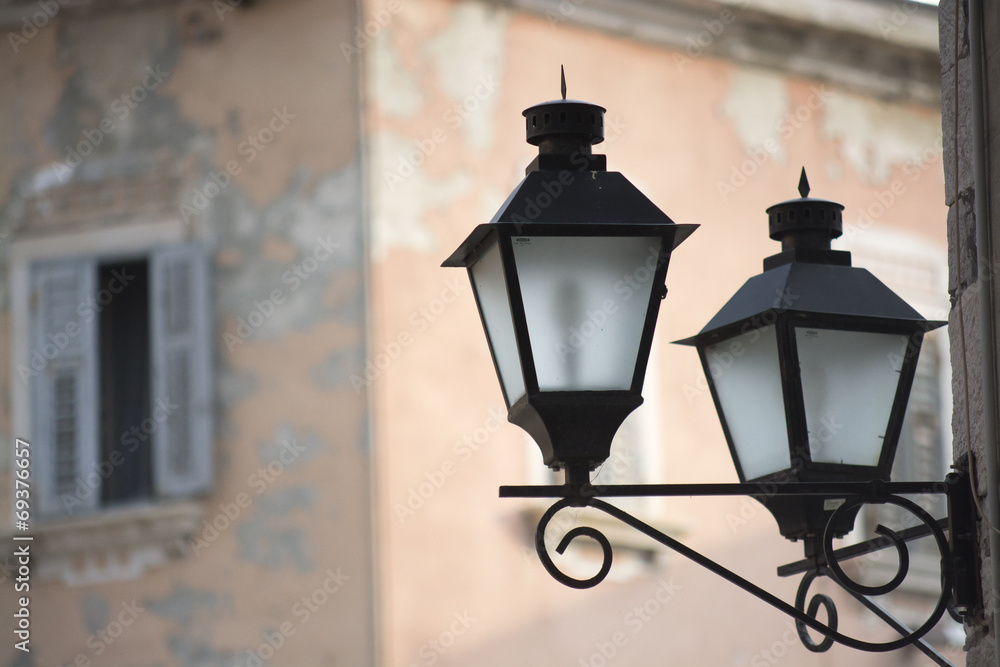 Two lanterns Two lanterns