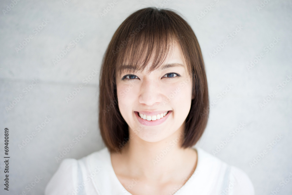 笑顔の女性 笑顔の女性