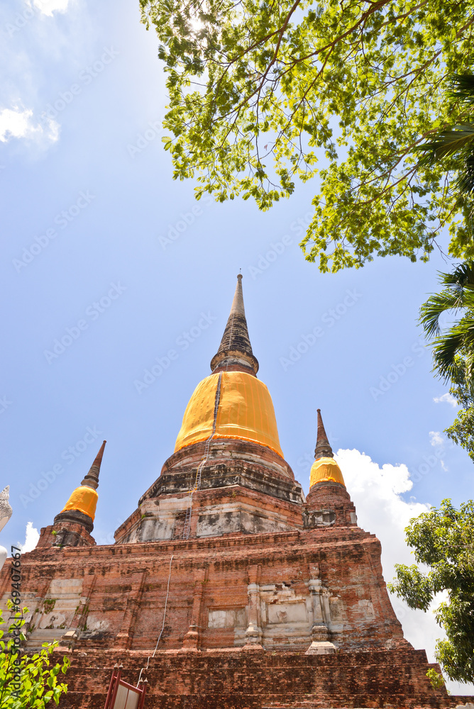 Naklejka premium Old Pagoda on blue sky background