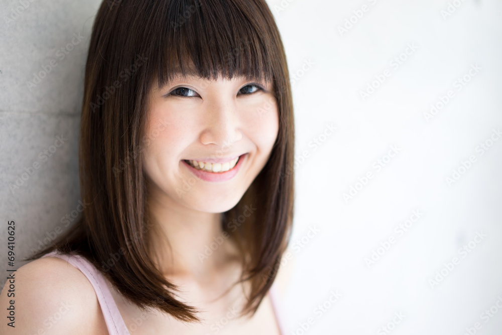 笑顔の女性 笑顔の女性