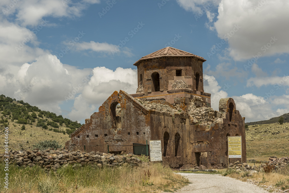 Naklejka premium red church capadocia