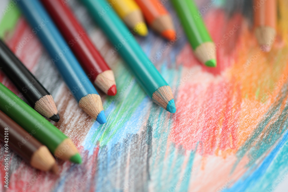 Naklejka premium Colored pencils