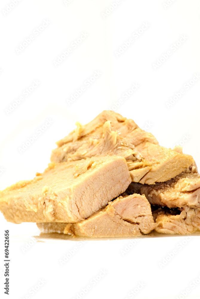 Group of pieces of tuna in olive oil