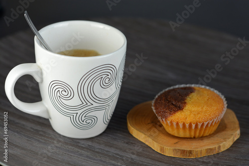 Heerlijke verse koffie met muffin photo