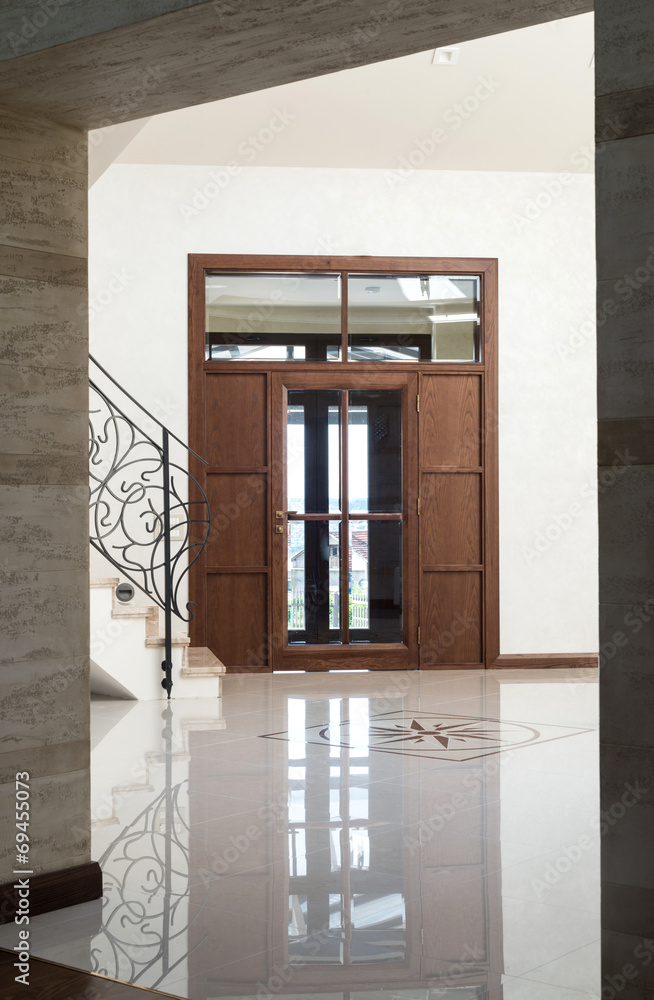 Obraz premium Hallway with stairs and front door
