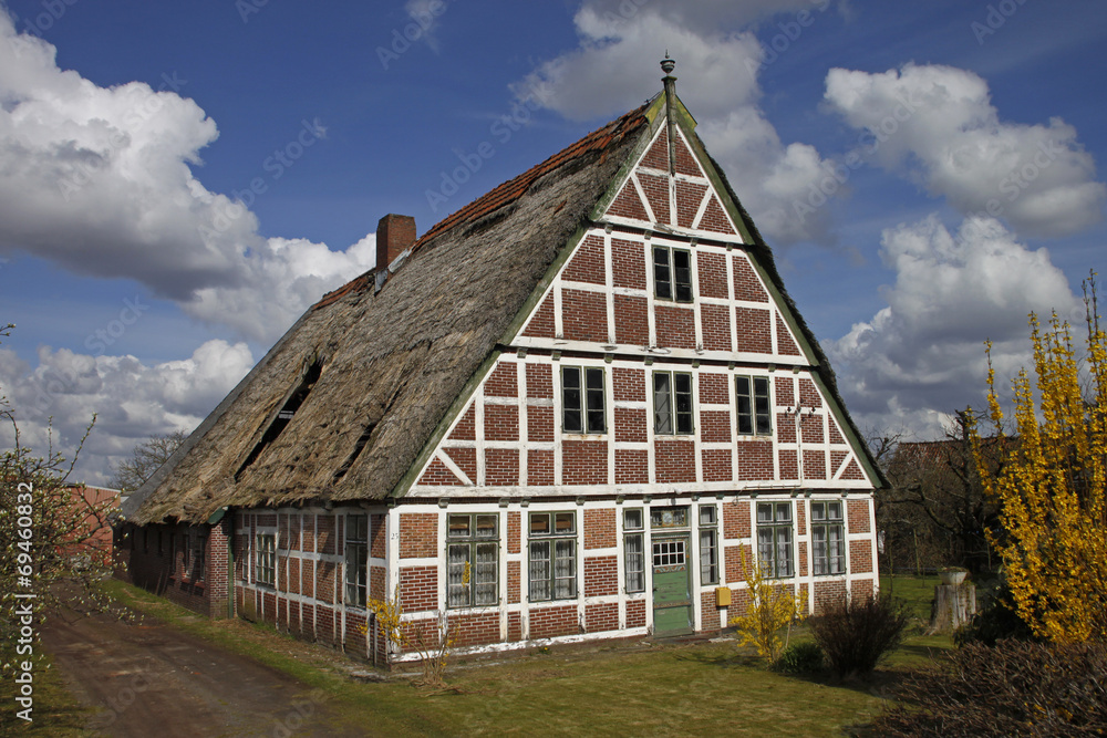 Fototapeta premium Fachwerkhaus im Alten Land