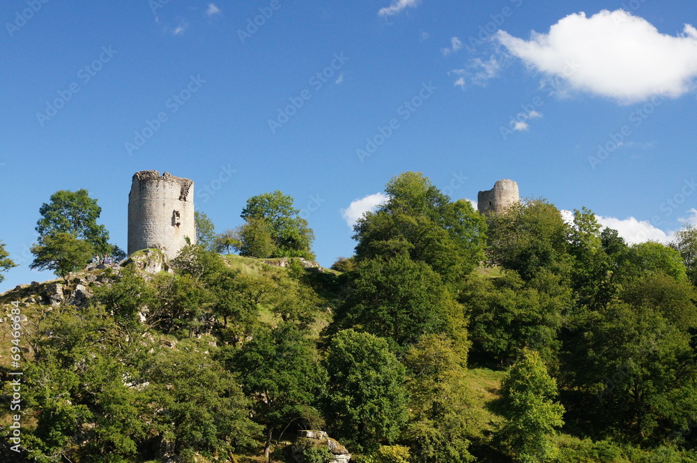 ruines du château de Crozant vues depuis la Creuse