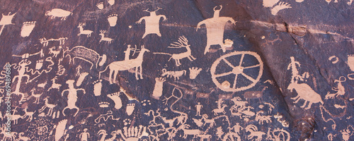 Pétroglyphes - Newspaper Rock (Utah) photo