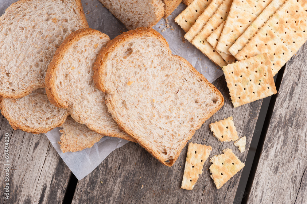 Naklejka premium Whole wheat bread