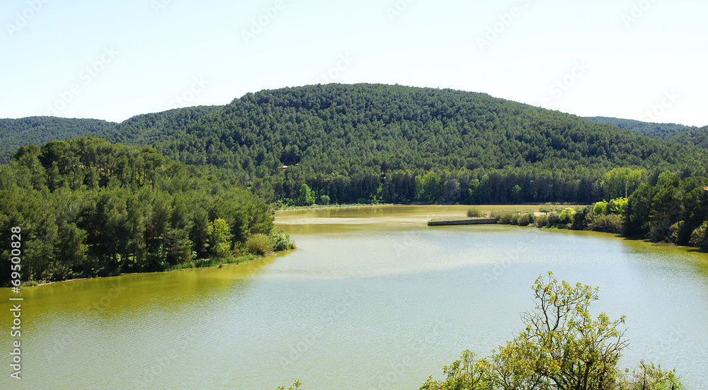 Fototapeta premium Panorámica del pantano de Foix, Castellet i la Gornal, Barcelona
