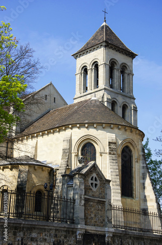 Church in Paris, France © sundaemorning